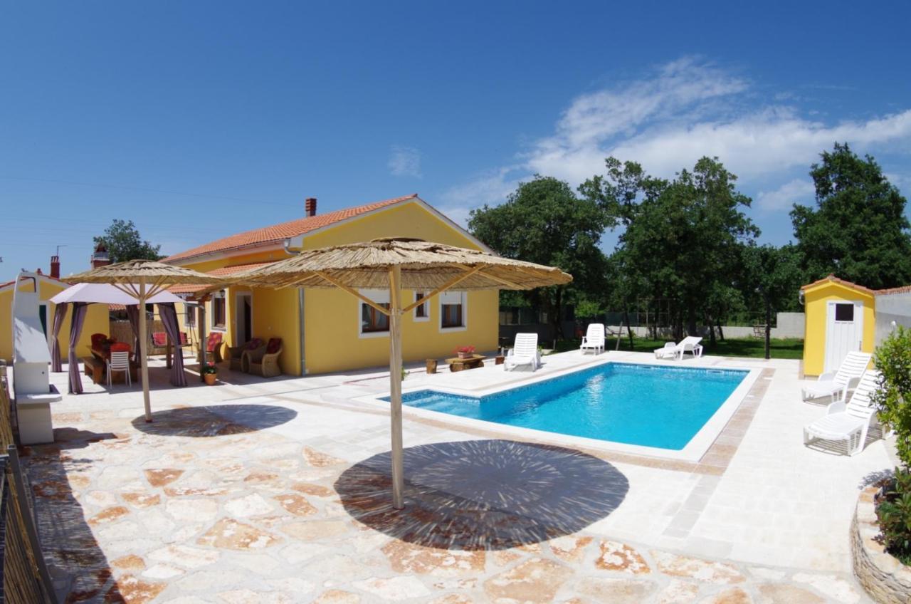 הוילה Svetvinčenat House Oliva, Sveti Kirin מראה חיצוני תמונה
