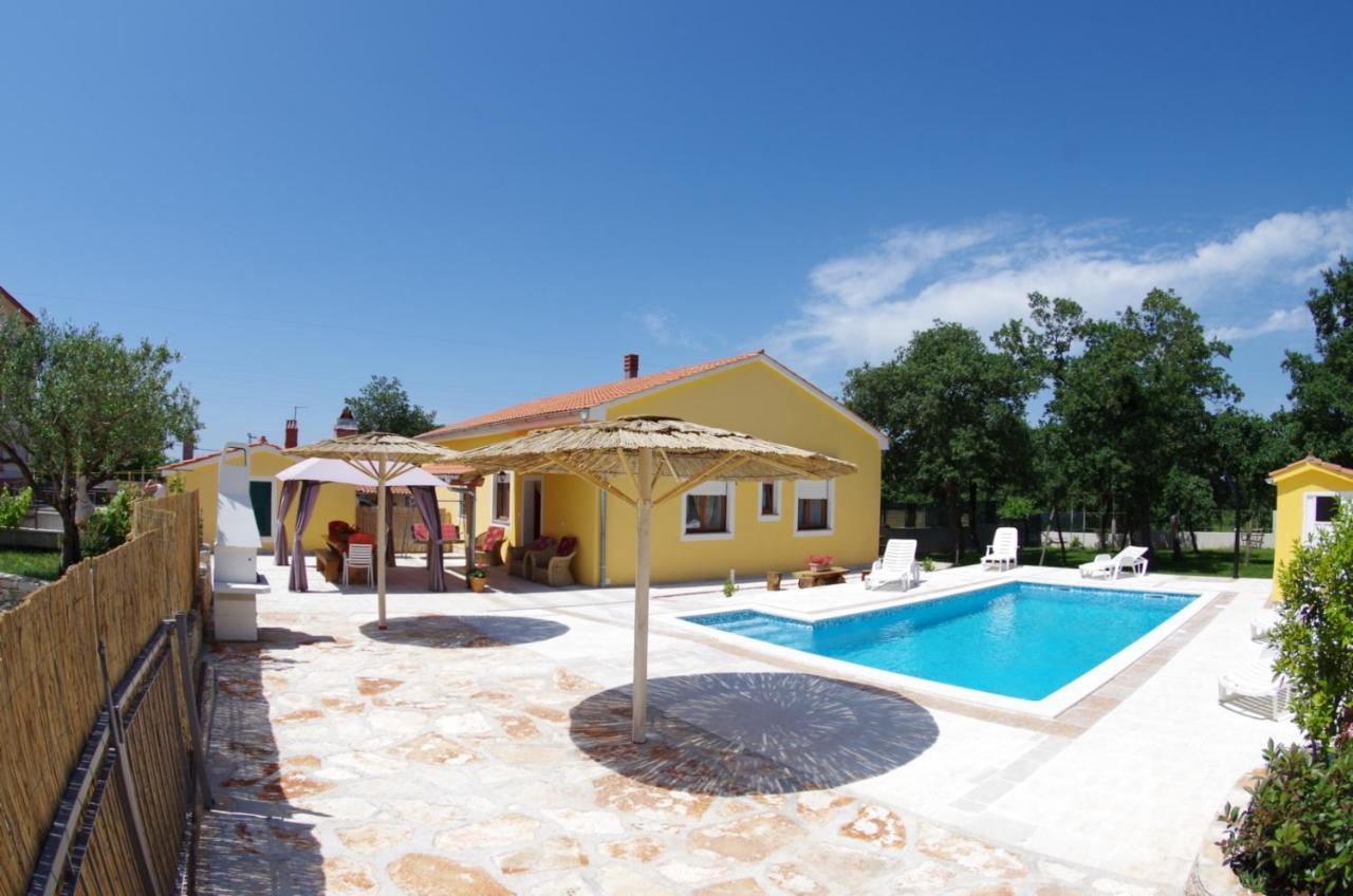 הוילה Svetvinčenat House Oliva, Sveti Kirin מראה חיצוני תמונה